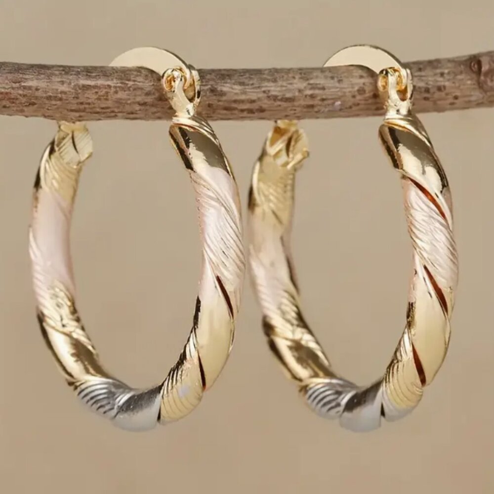 24K Plated Round Hoop Earrings Tri Color NWT - Picture 3 of 3